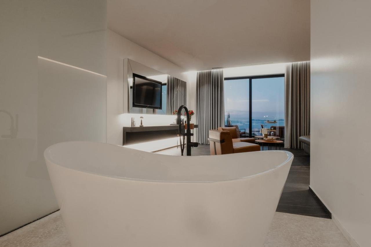Deluxe Suite,1586202458:JPEG